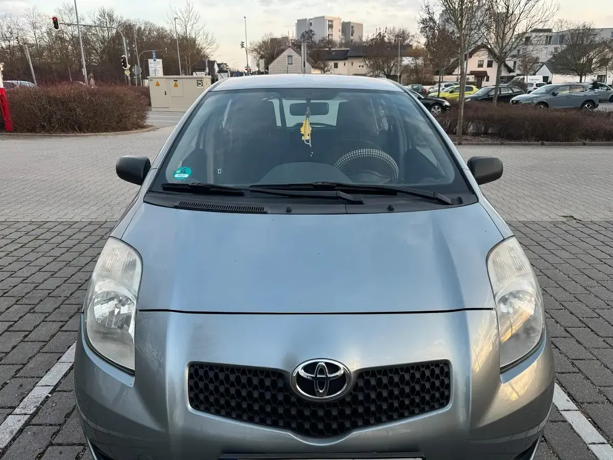 Gebraucht Toyota Yaris 70 PS (51 kW) 2009 Grün Kleinwagen