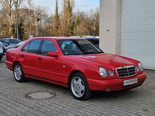 Gebraucht Mercedes E230 150 PS (110 kW) 1996 Rot Limousine