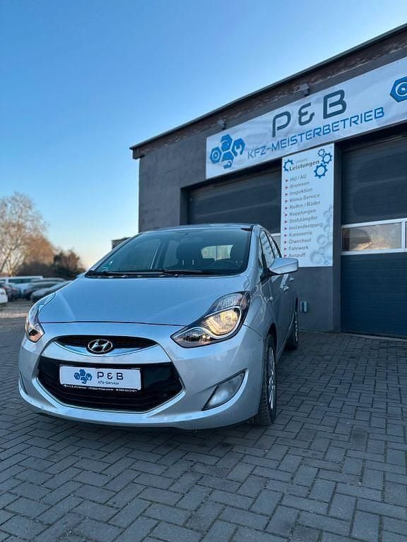 Gebraucht Hyundai ix20 Edition 90 PS (66 kW) 2014 Silber Kleinwagen