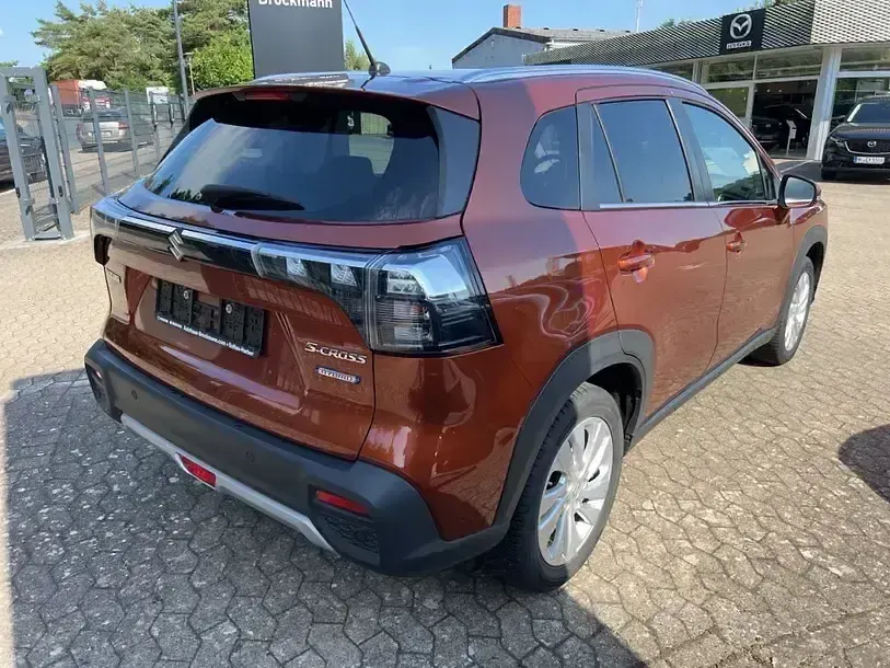 Gebraucht Suzuki SX4 S-Cross Comfort 129 PS (94 kW) 2024 Canyon brown pearl metallic SUV