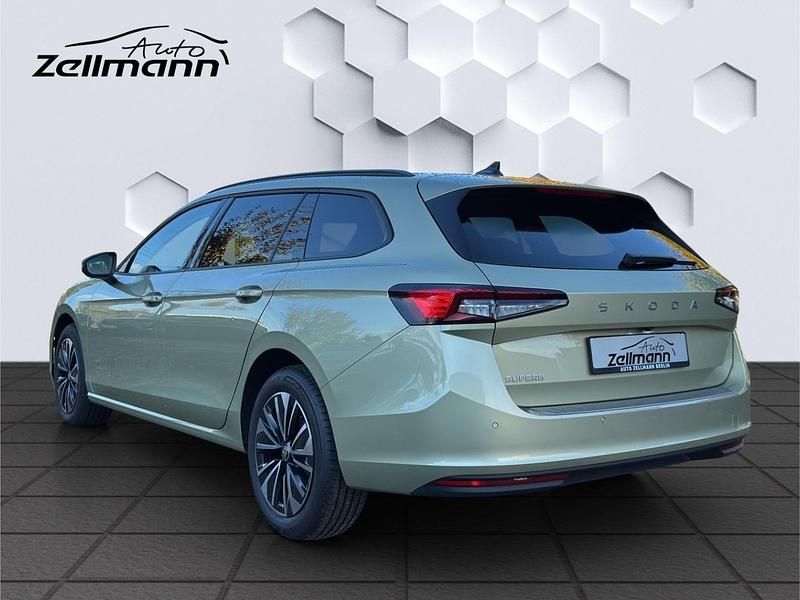Gebraucht Skoda Superb Selection 150 PS (110 kW) 2025 Gelb Kombi