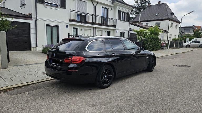 Schwarz Gebraucht 2012 BMW 520 Kombi | 7.200 € (Guter Preis) - Bild 1/4