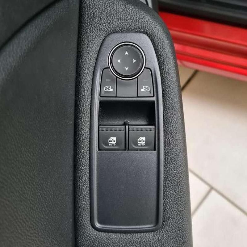 Gebraucht Mitsubishi Colt Basis 67 PS (49 kW) 2024 Aurorarot Kleinwagen