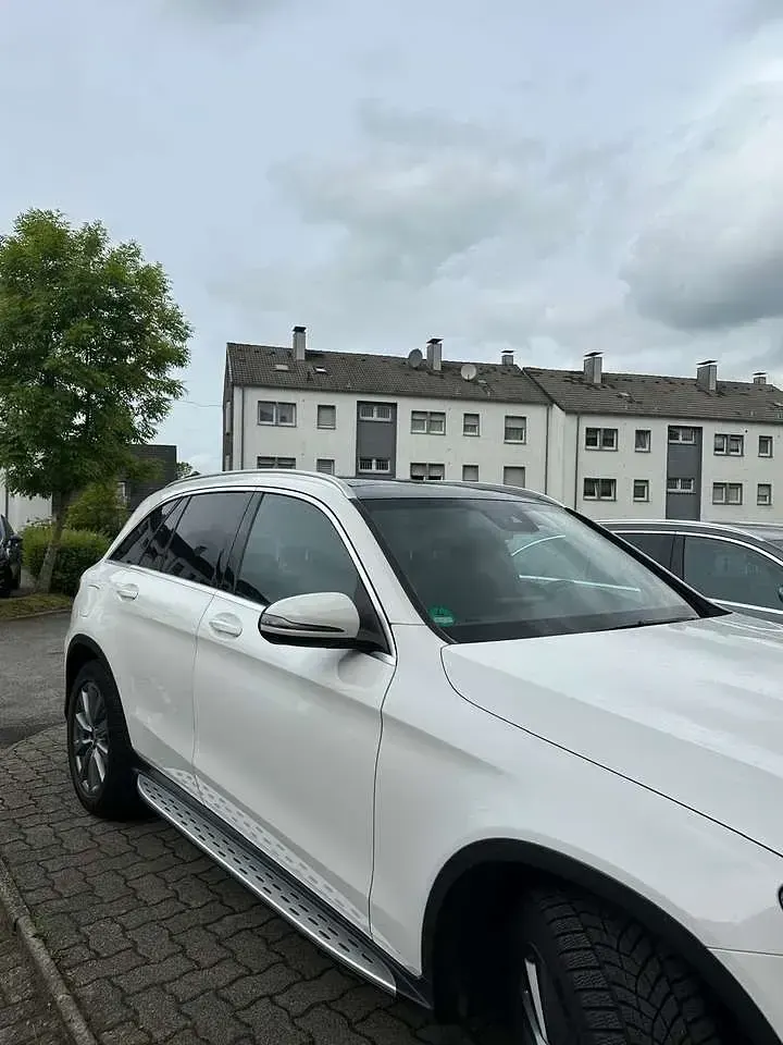 Gebraucht Mercedes GLC200 Exclusive 197 PS (144 kW) 2020 SUV