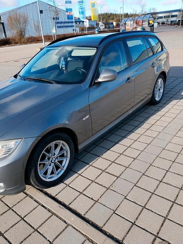 Gebraucht BMW 320 184 PS (135 kW) 2011 Grau Kombi