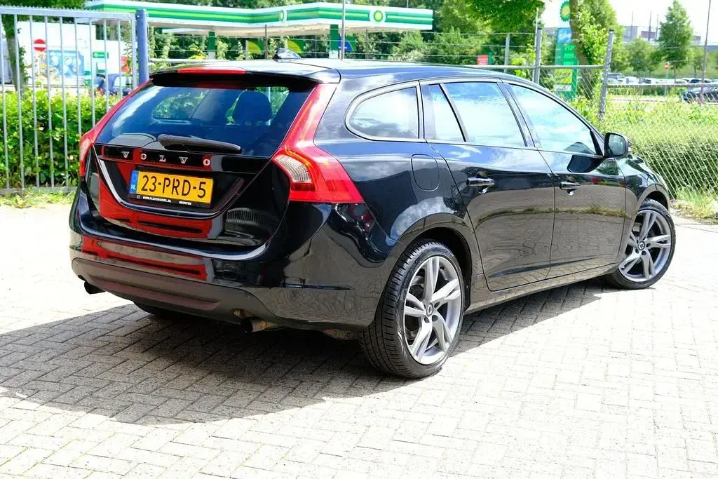 Gebraucht Volvo V60 Kinetic 150 PS (110 kW) 2011 Schwarz Kombi