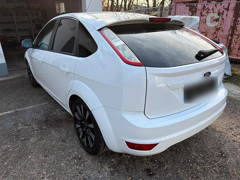 Gebraucht Ford Focus 125 PS (91 kW) 2010 Weiß Limousine