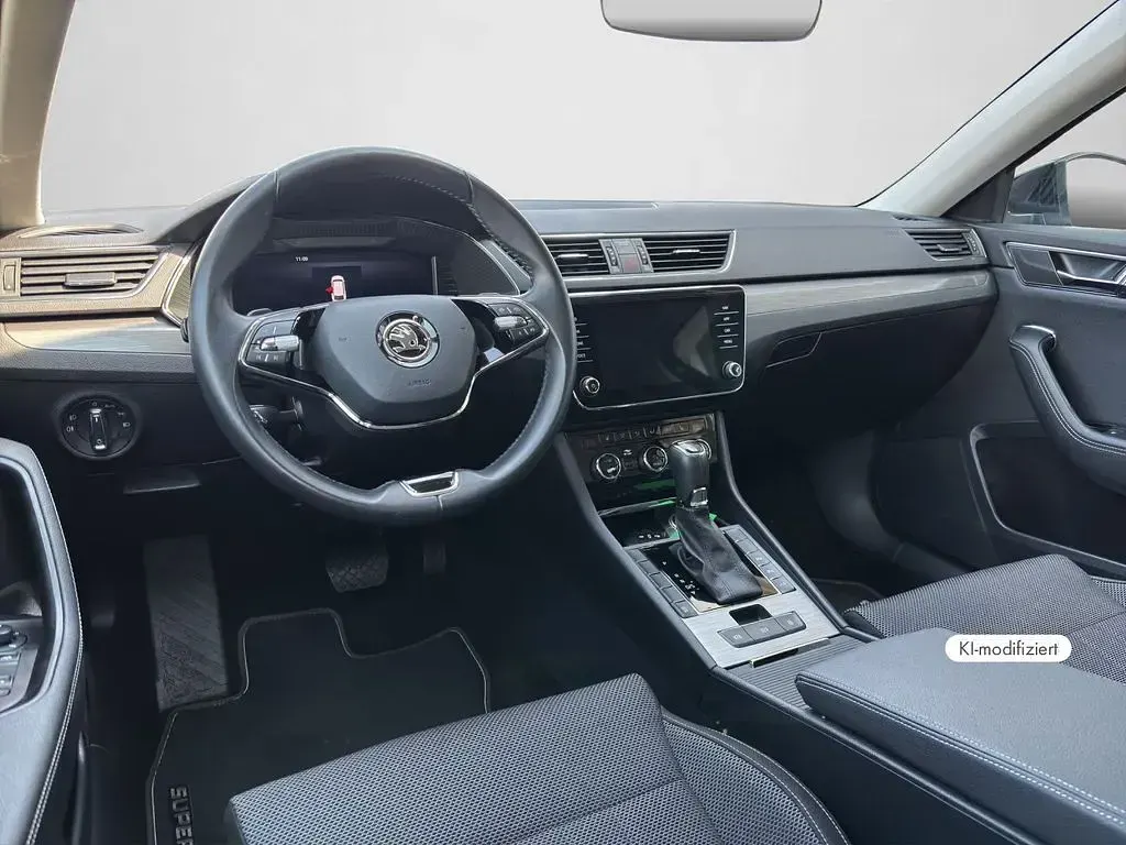Gebraucht Skoda Superb Style 218 PS (160 kW) 2024 Blackmagic perleffekt Kombi