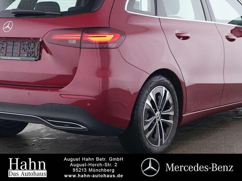 Gebraucht Mercedes B200 Progressive 163 PS (119 kW) 2025 Rot Van / Kleinbus