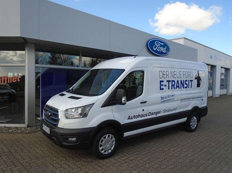 Gebraucht Ford E-Transit Trend 135 kW (184 PS) 2022 Frostweiß Van