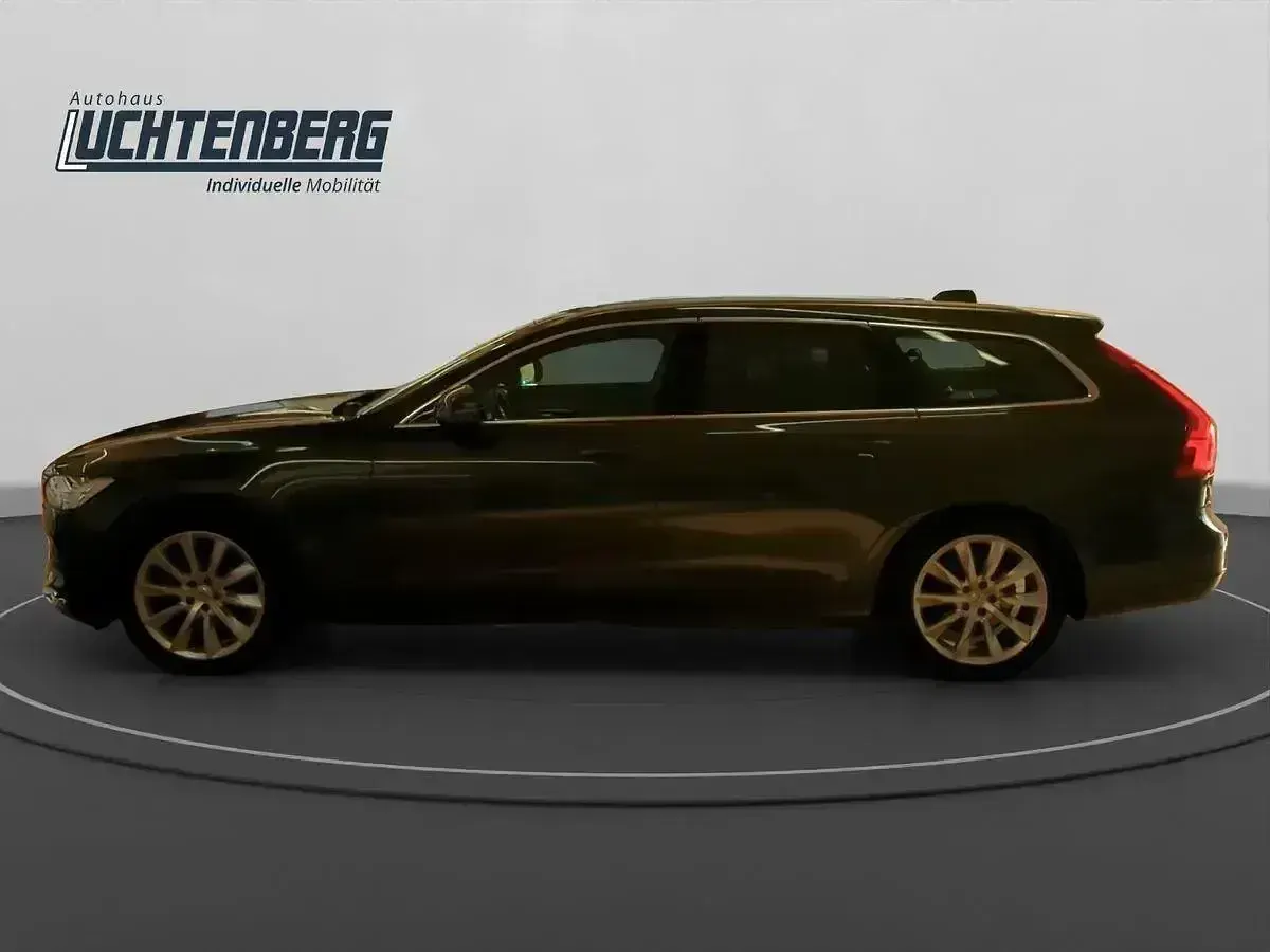 Gebraucht Volvo V90 Momentum 150 PS (110 kW) 2020 Grau Kombi