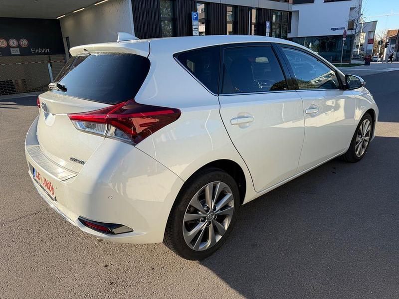 Gebraucht Toyota Auris Executive 116 PS (85 kW) 2016 Weiß Limousine