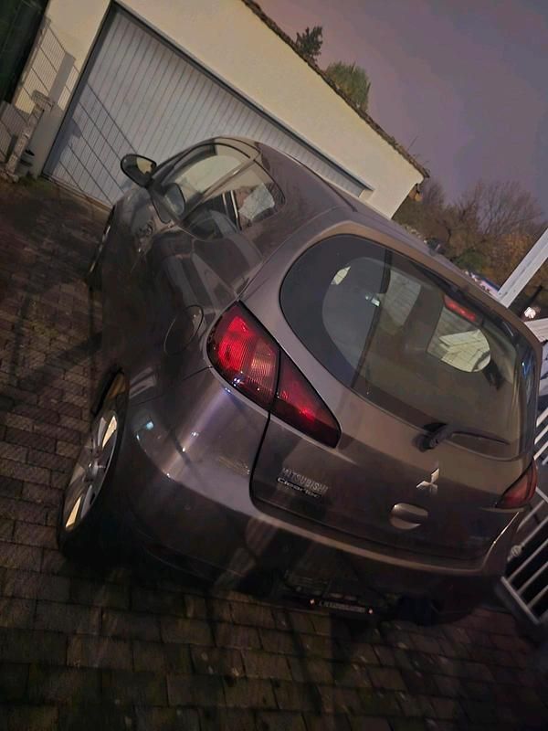 Braun Gebraucht 2011 Mitsubishi Colt Kleinwagen | 1.299 € - Bild 1/4