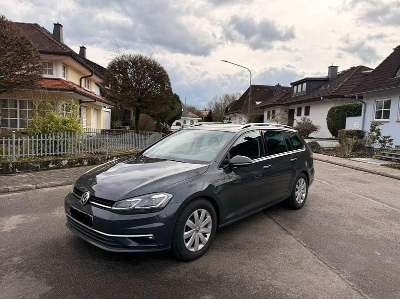 Gebraucht VW Golf VII Highline 150 PS (110 kW) 2020 Grau Kombi