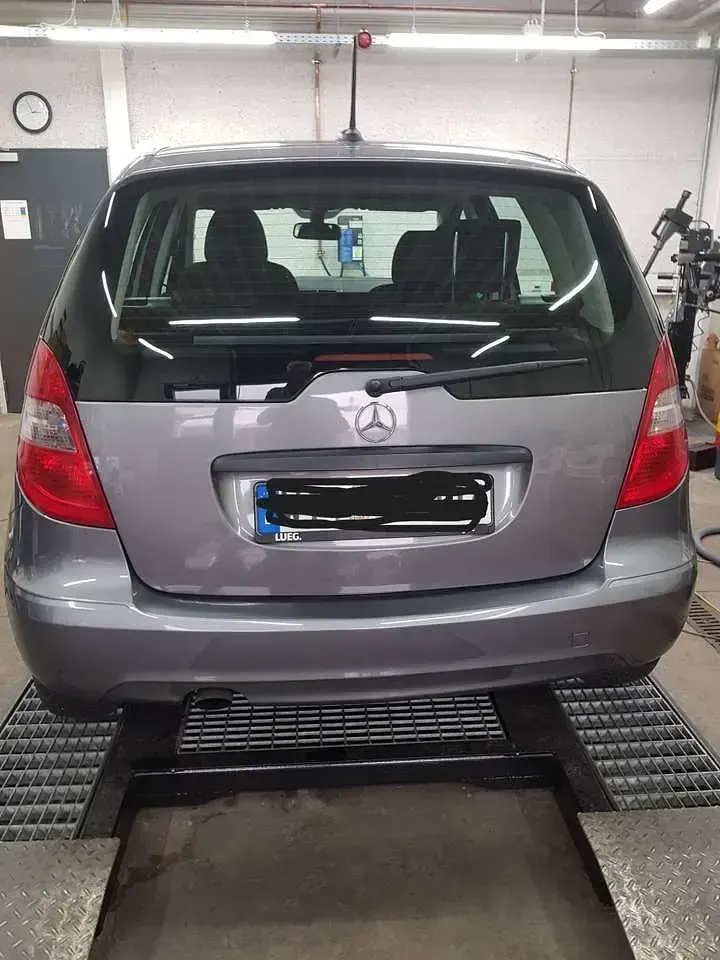 Gebraucht Mercedes A160 95 PS (69 kW) 2011 Grau Limousine