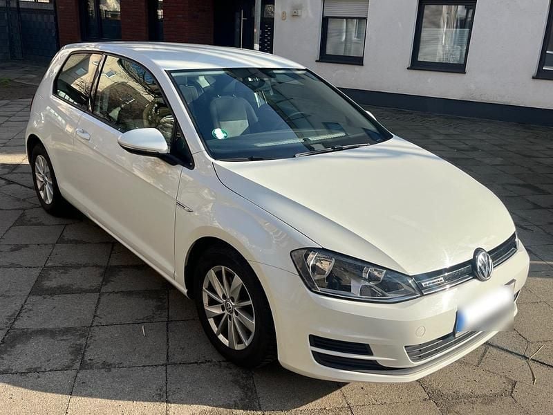 Gebraucht VW Golf VII 115 PS (84 kW) 2015 Weiß Kleinwagen