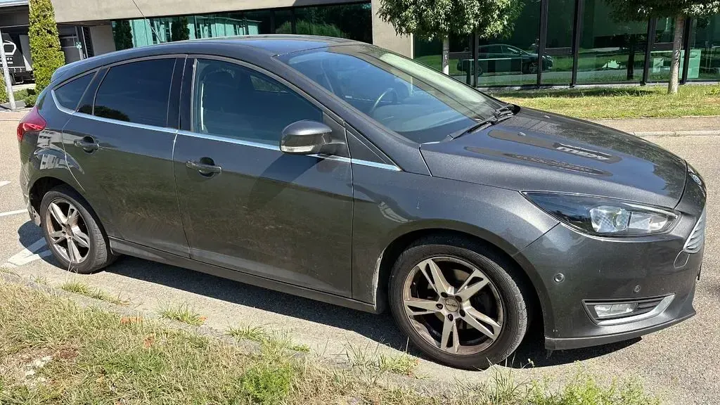 Gebraucht Ford Focus Titanium 125 PS (91 kW) 2015 Grau Limousine