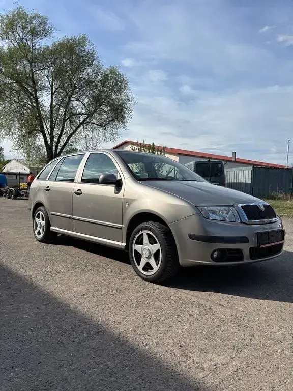 Używany Skoda Fabia Classic 80 KM (58 kW) 2007 Srebrny Kombi