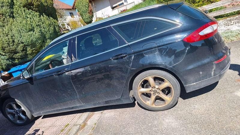Gebraucht Ford Mondeo Titanium 150 PS (110 kW) 2015 Schwarz Kombi