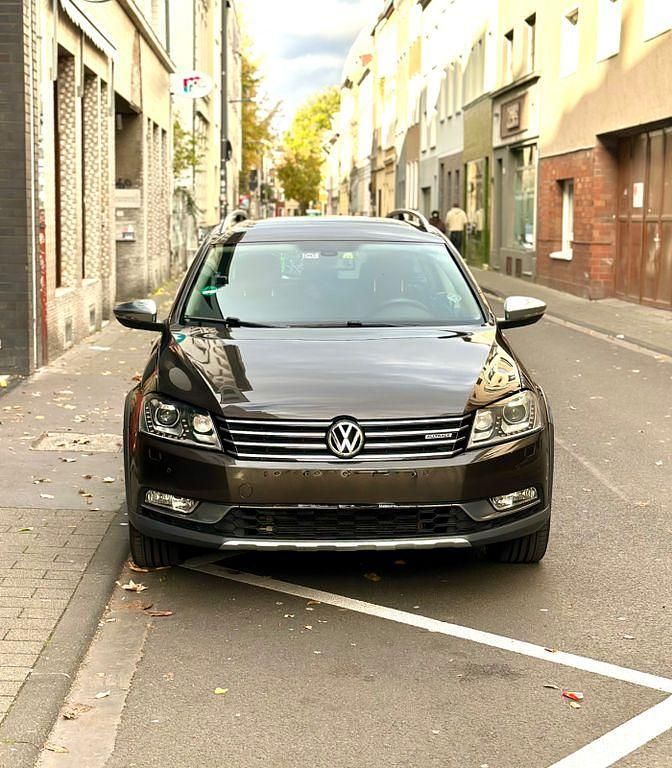 Braun Gebraucht 2014 VW Passat Alltrack Kombi | 12.499 € (Fairer Preis) - Bild 1/4
