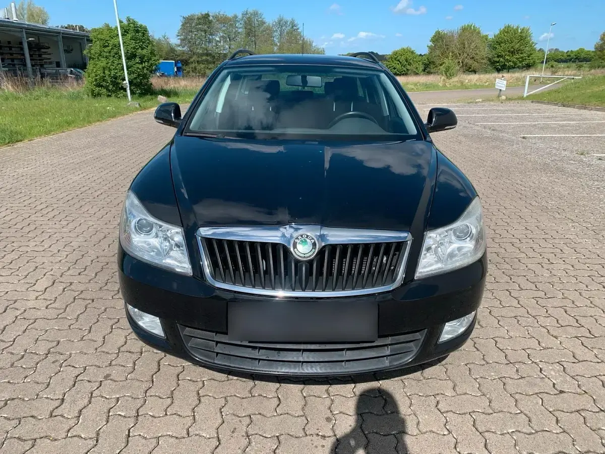 Gebraucht Skoda Octavia 160 PS (117 kW) 2010 Schwarz Kombi