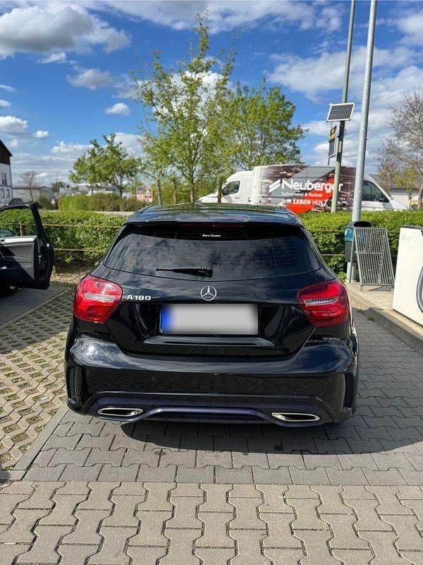 Gebraucht Mercedes A180 Edition 122 PS (89 kW) 2017 Schwarz Limousine