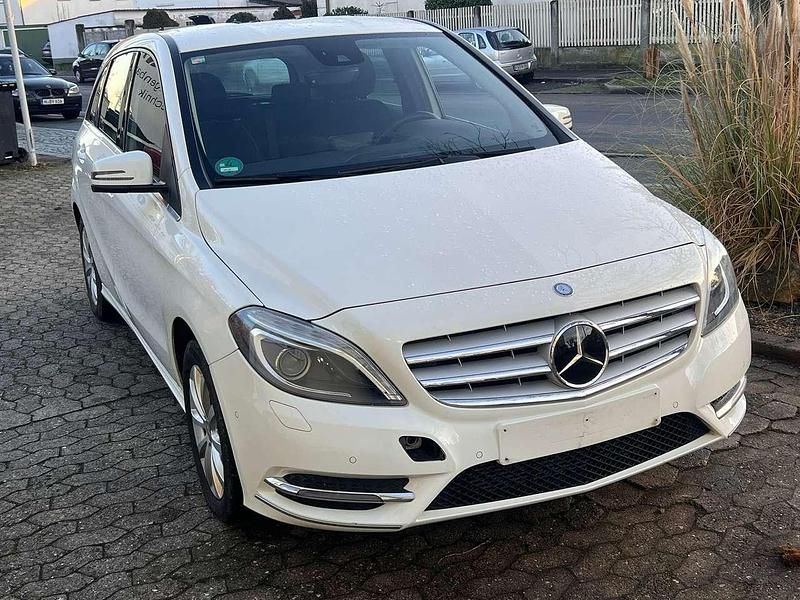 Gebraucht Mercedes B220 184 PS (135 kW) 2013 Calcitweiss  unilack Van / Kleinbus