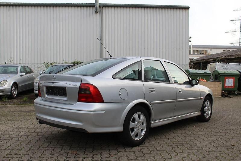 Gebraucht Opel Vectra 101 PS (74 kW) 2001 Grau Limousine