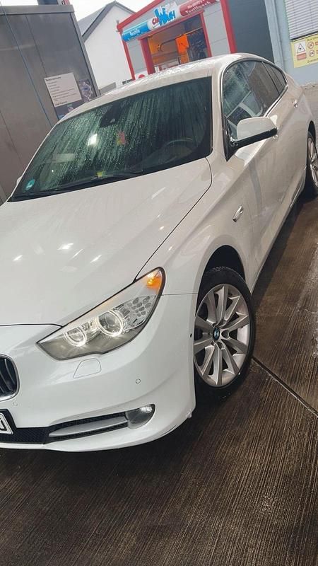 Weiß Gebraucht 2011 BMW 530 Gran Turismo Limousine | 10.500 € (Fairer Preis) - Bild 1/4