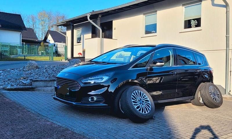 Gebraucht Ford S-MAX Titanium 165 PS (121 kW) 2019 Schwarz Van / Kleinbus