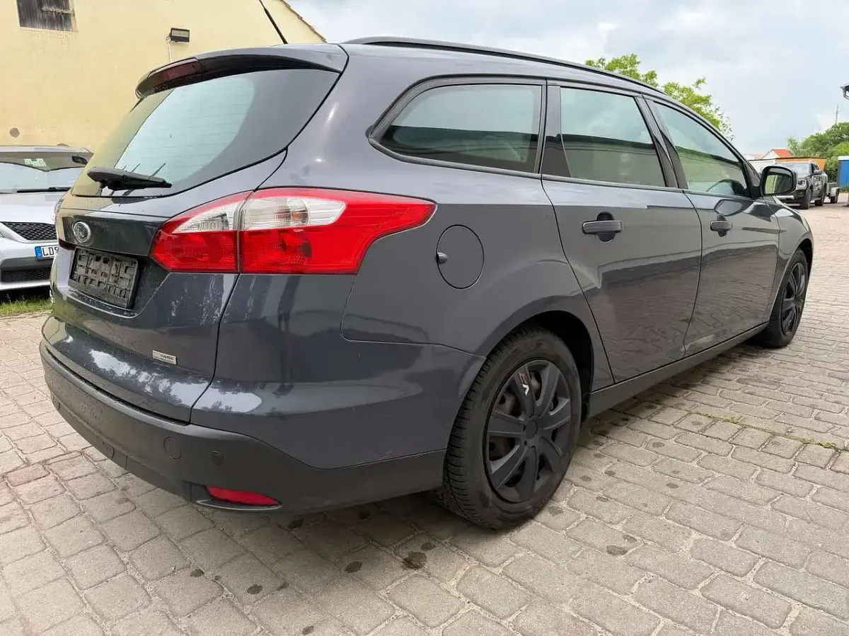 Gebraucht Ford Focus Trend 116 PS (85 kW) 2011 Midnight skygrau metallic Kombi