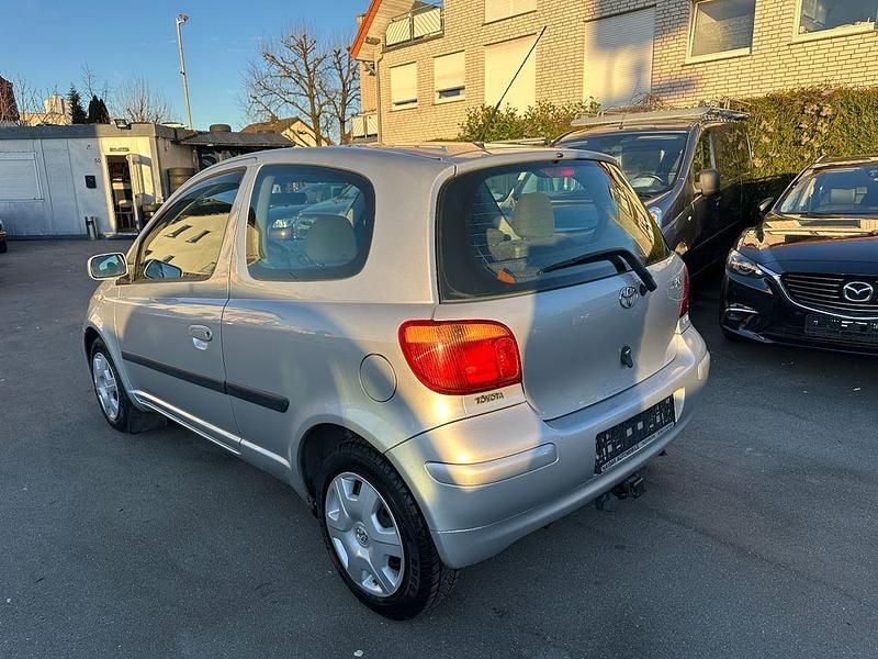 Gebraucht Toyota Yaris Sol 65 PS (47 kW) 2003 Silber Kleinwagen