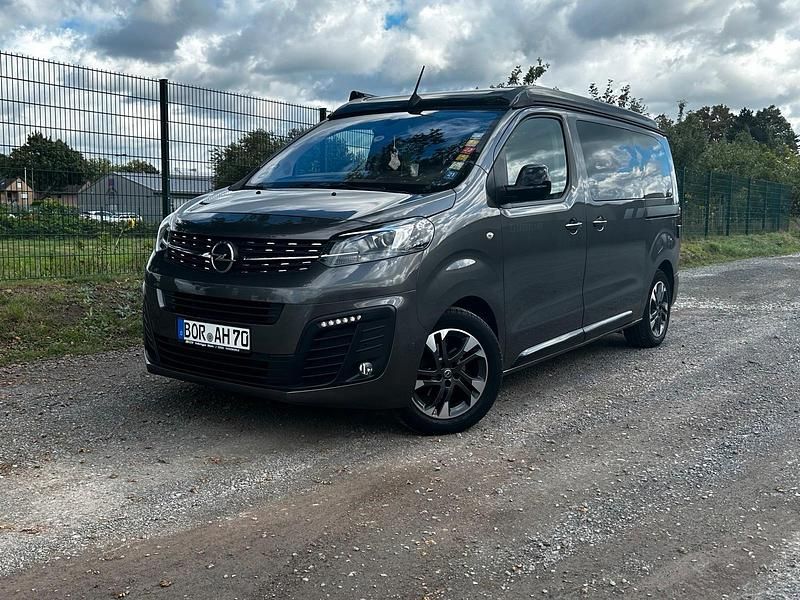 Grau Gebraucht 2021 Opel Zafira Life Edition Van | 34.950 € (Teuer) - Bild 1/4