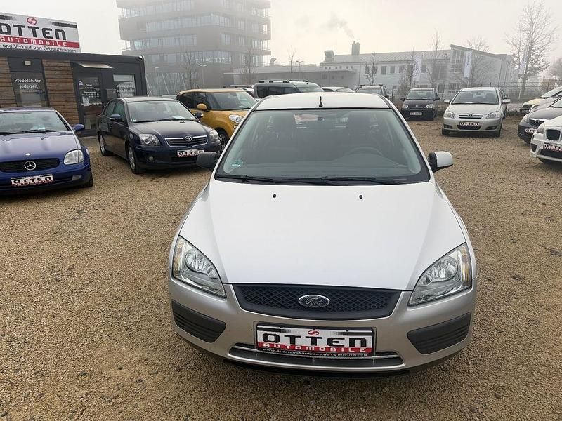 Silber Gebraucht 2006 Ford Focus Fun X Limousine | 2.990 € (Fairer Preis) - Bild 1/4