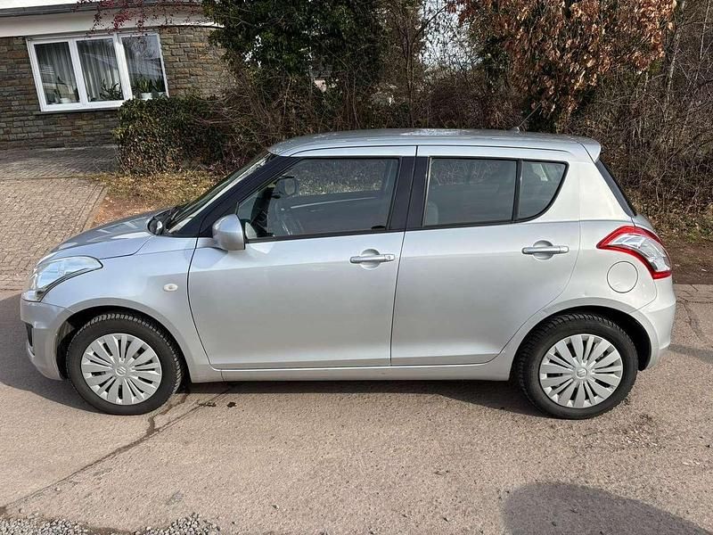 Gebraucht Suzuki Swift Club 94 PS (69 kW) 2014 Silber Kleinwagen