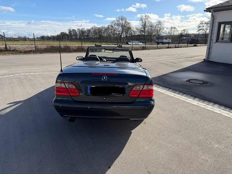 Gebraucht Mercedes CLK230 193 PS (141 kW) 2000 Schwarz Cabrio