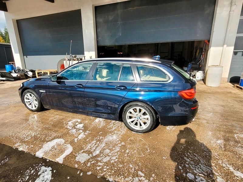 Gebraucht BMW 520 184 PS (135 kW) 2011 Blau Kombi