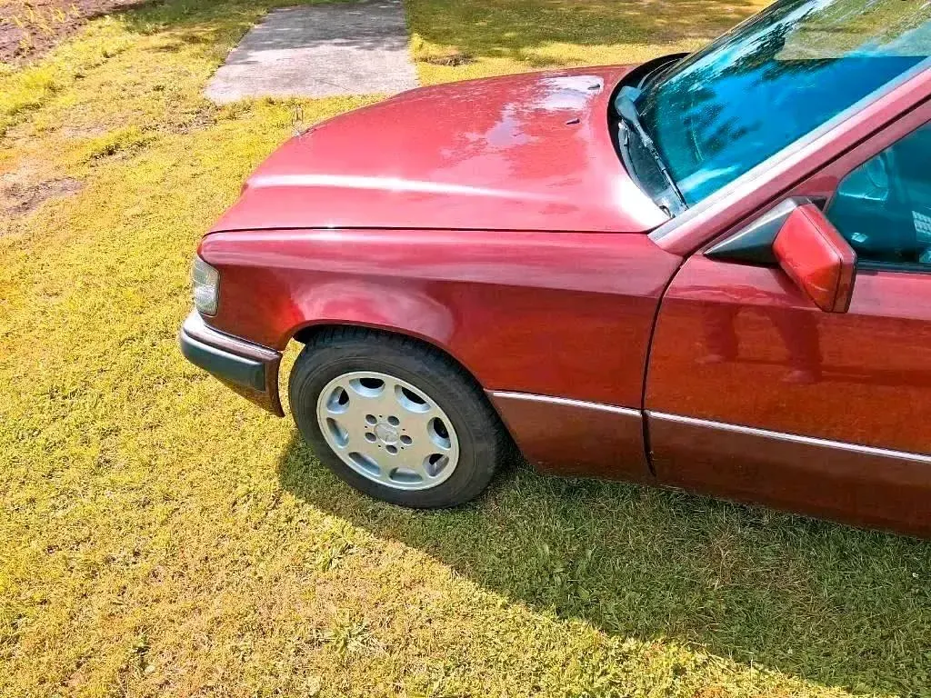 Gebraucht Mercedes E220 150 PS (110 kW) 1994 Rot Kombi