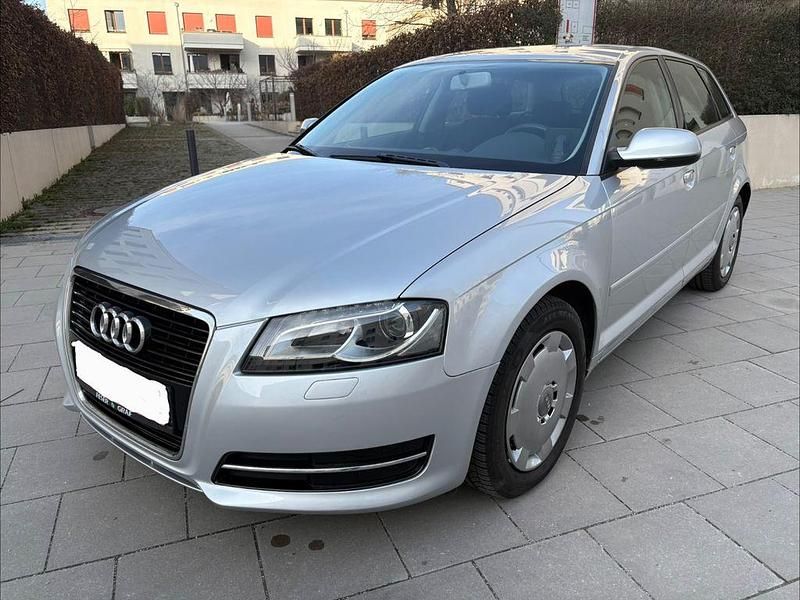 Gebraucht Audi A3 Attraction 125 PS (91 kW) 2011 Silber Kleinwagen