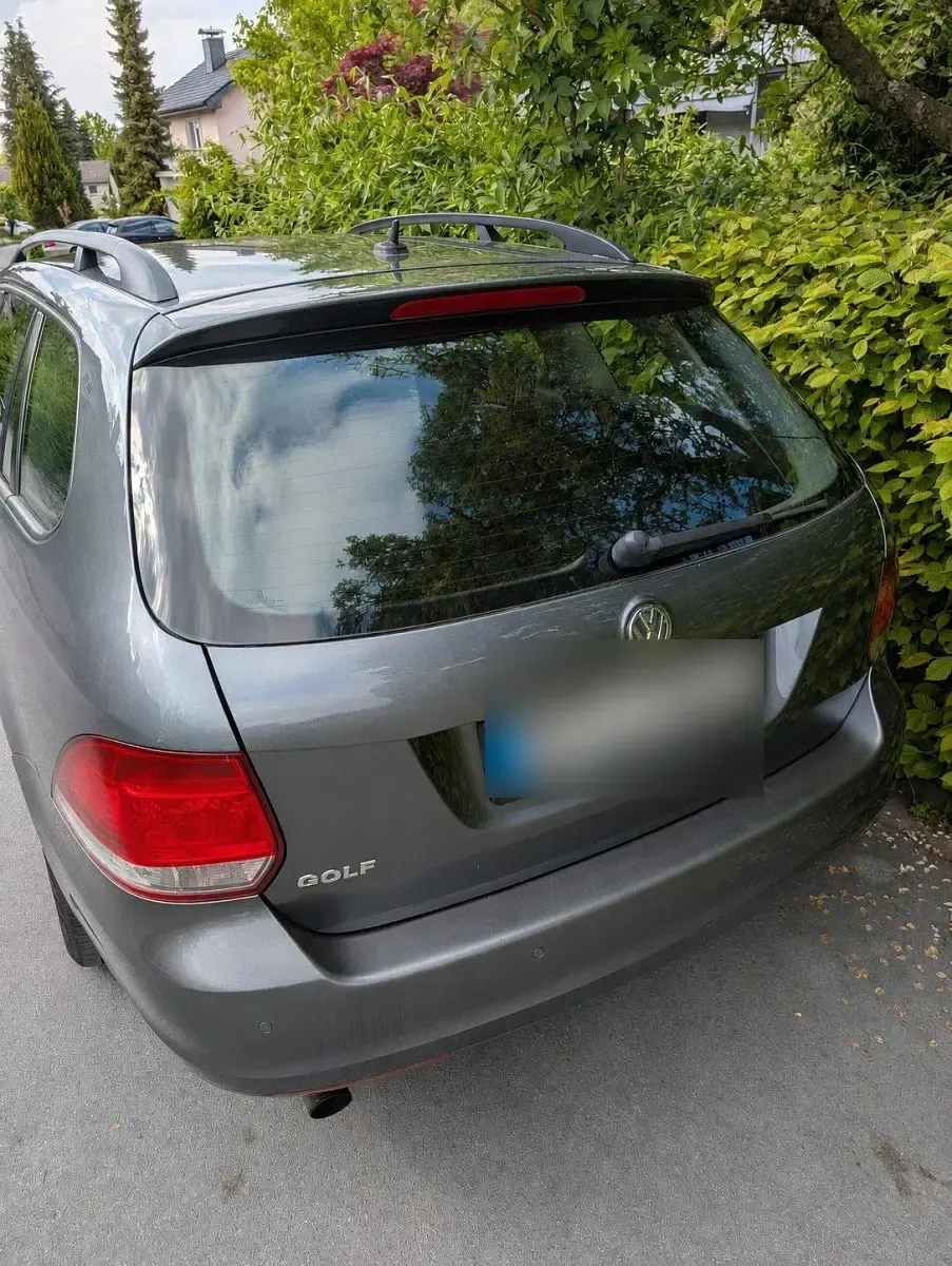 Gebraucht VW Golf VI 105 PS (77 kW) 2011 Grau Kleinwagen