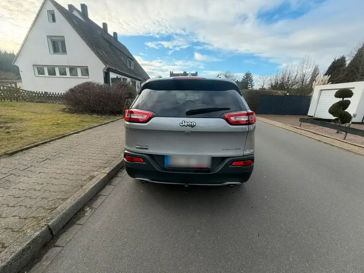 Gebraucht Jeep Cherokee 170 PS (125 kW) 2014 Grau SUV