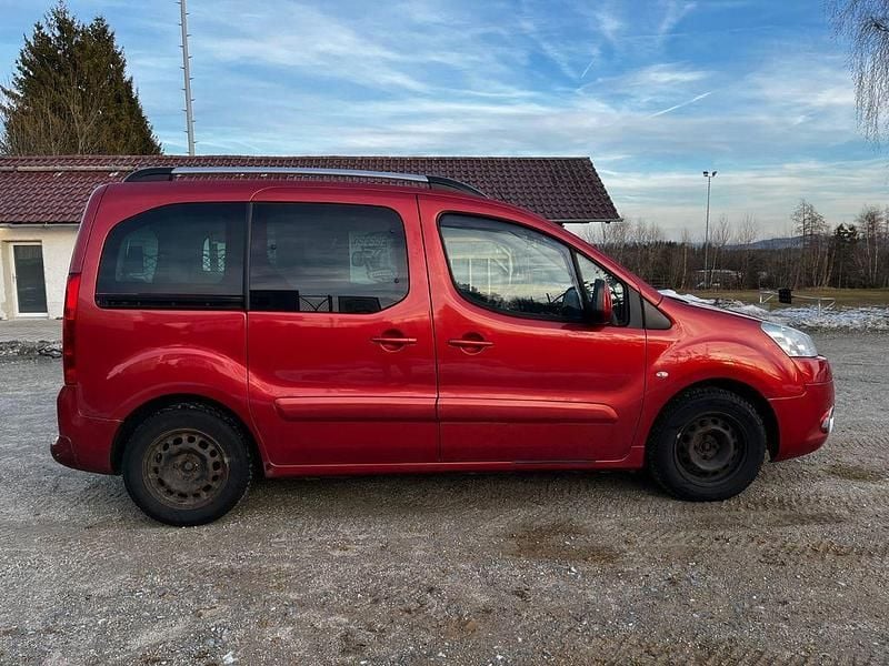 Gebraucht Peugeot Partner Tepee Family 109 PS (80 kW) 2010 Rot Van / Kleinbus