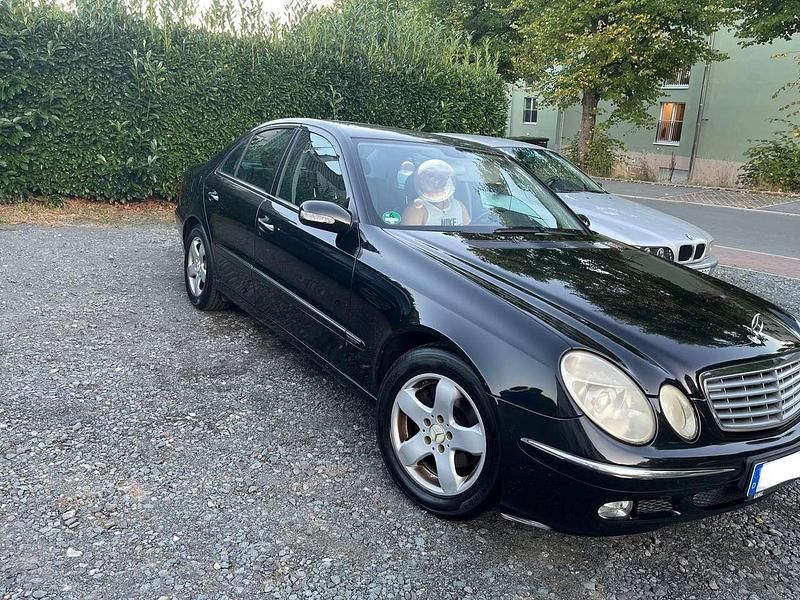 Schwarz Gebraucht 2005 Mercedes C200 Limousine | 4.200 € (Fairer Preis) - Bild 1/4