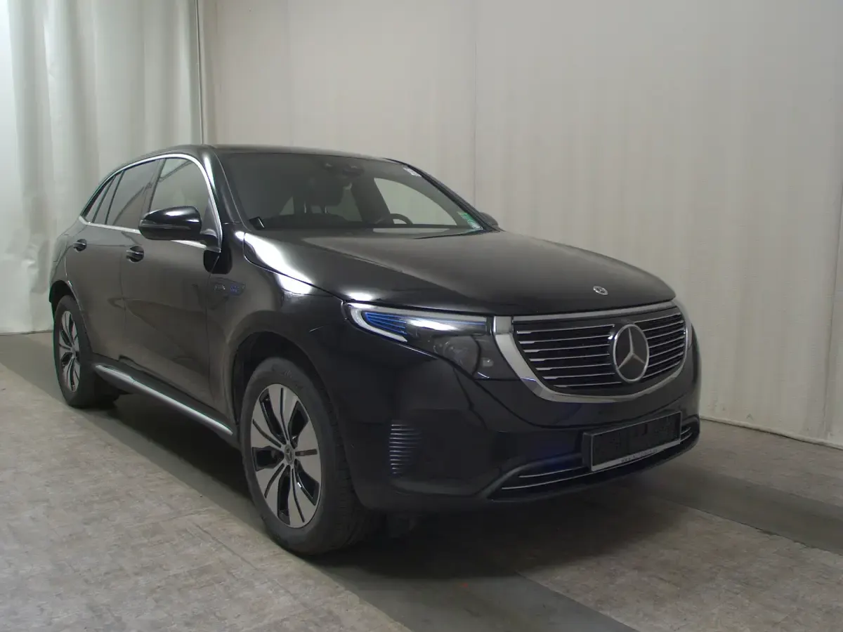 Gebraucht Mercedes EQC400 300 kW (408 PS) 2022 Schwarz SUV
