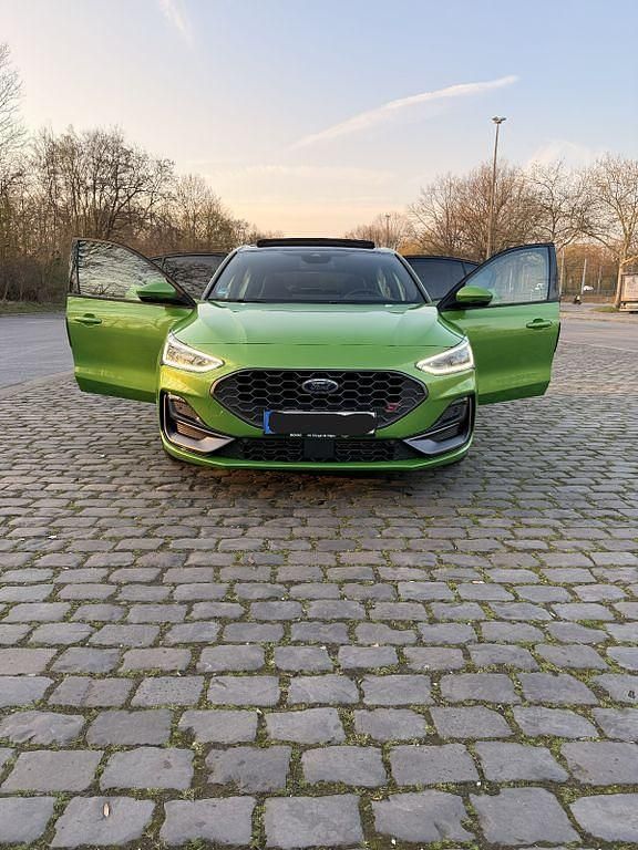 Gebraucht Ford Focus ST 280 PS (205 kW) 2024 Grün Limousine