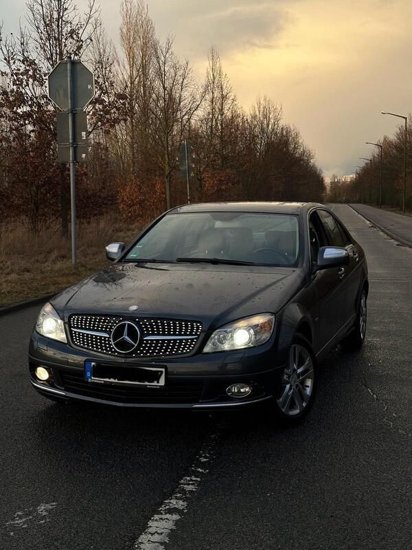 Grau Gebraucht 2009 Mercedes C280 Limousine | 6.500 € (Fairer Preis) - Bild 1/4