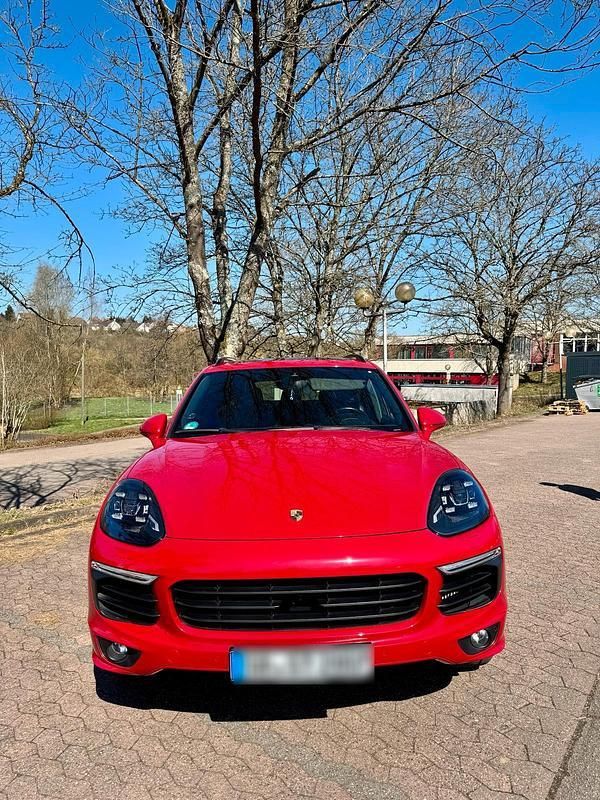 Rot Gebraucht 2017 Porsche Cayenne S SUV | 58.000 € - Bild 1/4