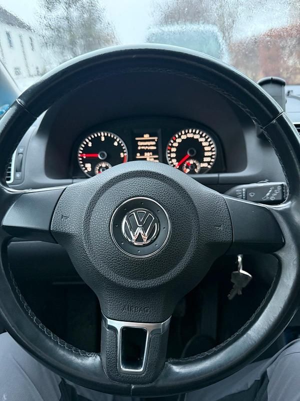 Gebraucht VW Touran 103 PS (75 kW) 2011 Schwarz Van / Kleinbus