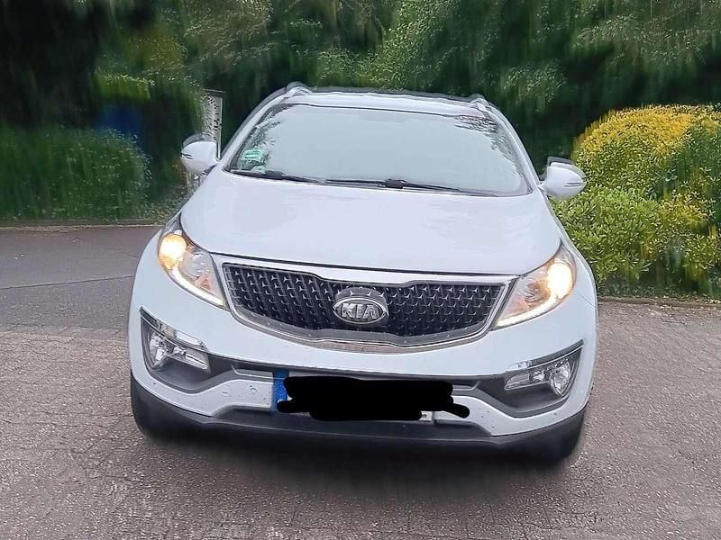 Weiß Gebraucht 2016 Kia Sportage Vision SUV | 13.400 € (Superpreis) - Bild 1/4
