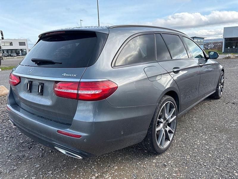 Gebraucht Mercedes E400 Night 330 PS (242 kW) 2019 Lack selenitgrau Kombi